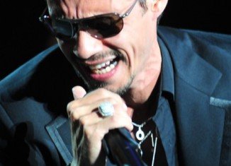 Marc Anthony in tears on stage of Miami