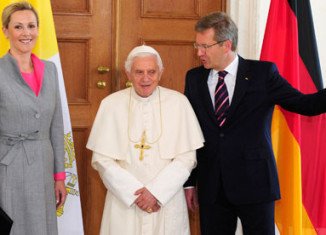 Pope Benedict XVI, German president, Christian Wulff, and his wife Bettina at the Bellevue Palace in Berlin