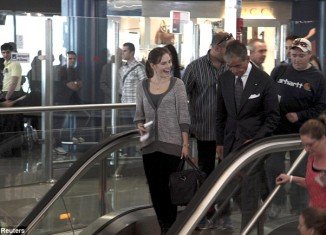 Amanda Knox smiles at other passengers at Leonardo Da Vinci airport in Fiumicino this morning before boarding a flight to Seattle via London