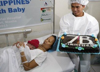Danica May Camacho, born in Philippines last night, has been recognized by United Nations as one of the world's symbolic "seven billionth" babies, presenting her with a special cake