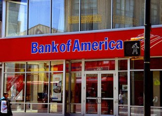 Bank of America decided to drop the plans to charge a $5 monthly fee for its debit card use in response to complaints from both customers and politicians
