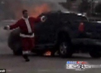 Santa Claus was spotted five days before Christmas at the scene of an accident in Dallas County, Texas, when two cars collided and one of them set on fire