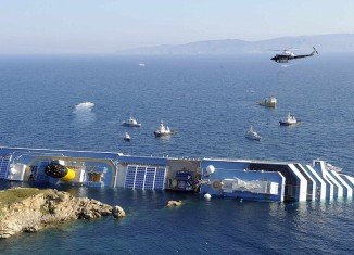 Costa Cruises, the Italian company that owns the capsized cruise ship Costa Concordia, has offered passengers 11,000 euros ($14,000) each in compensation