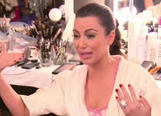 Kim Kardashian has a breakdown on the finale of Kourtney & Kim Take New York, sobbing uncontrollably to older sister Kourtney