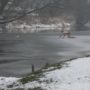 UK: man stripped down to his underwear to rescue his dog from the frozen River Stour