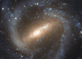 An image of a "barred spiral" galaxy that could help us better understand our own Milky Way has been captured by Hubble space telescope