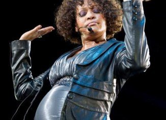 Globe magazine published a picture of Whitney Houston in which the singer seemed to have a bigger belly, suggesting she was pregnant, but nobody can confirm if the photo is real or not