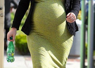 Jessica Simpson is in her last stages of pregnancy and no doubt feeling a little uncomfortable