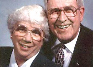 Marjorie and James Landis from Pennsylvania, who were married for 65 years, were so inseparable in life that not even death could keep them apart, as they died within 88 minutes of each other