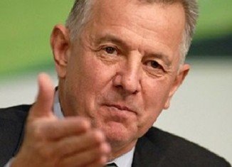Hungarian President Pal Schmitt has announced his resignation, after being stripped of his doctorate over plagiarism