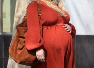 Jessica Simpson is due to give birth any day now but she is still waiting to go into labor