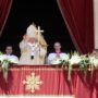 Pope Benedict XVI delivers his traditional Urbi et Orbi Easter message of peace