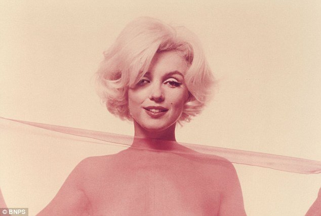The complete set of rare vintage chromogenic prints from Marilyn Monroe’s last ever photo shoot will be auctioned next month
