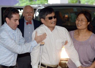 Chinese dissident Chen Guangcheng has arrived in New York with his family to begin a new life in the United States