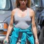 Goldie Hawn goes jogging braless