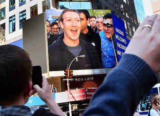 Mark Zuckerberg and Facebook leading investors cashed out millions of shares before the price dropped off