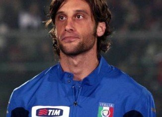 Midfielder Stefano Mauri, the captain of Lazio football team, has been arrested by police investigating claims of match-fixing