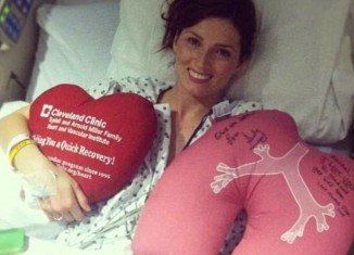 Rachel, 28, posted a photo of herself in hospital on the “Ask Me Anything” section of Reddit