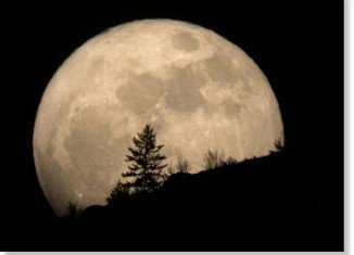 The Super Moon, or the year’s biggest full moon, will delight all on 5th of May, 2012, starting from 23.35 EST