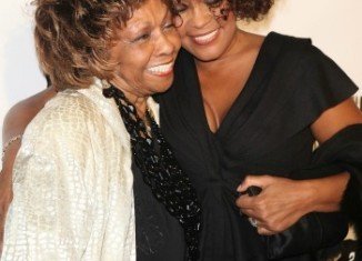 Cissy Houston has agreed to write a book about Whitney Houston that will give fans “something to treasure”