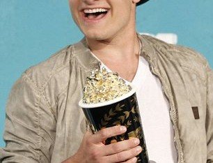 The Hunger Games’ star Josh Hutcherson scooped a coveted award at the MTV Movie Awards 2012 in the form of Best Male Performance