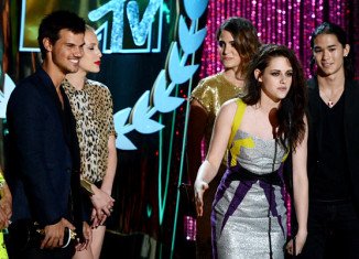 Twilight took home the Best Movie Award from MTV Movie Awards 2012 for the fourth year running