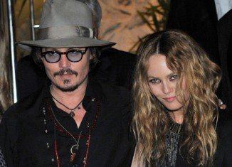 Vanessa Paradis is set to receive from her 14-year long partner Johnny Depp one of the biggest pay-off between a non-married couple