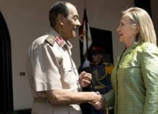 Hillary Clinton has met the head of Egypt's top military council, Field Marshal Mohamad Hussein Tantawi