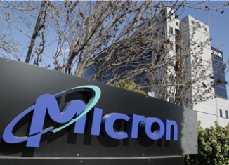Micron Technology has decided to buy rival Japanese chipmaker Elpida in a deal worth 200 billion yen