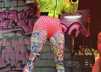 Nicki Minaj continued her current tour with a performance in Paris on Friday night wearing an interesting multi-colored outfit