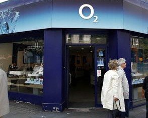 O2 network problems that hit hundreds of thousands of customers have continued into a second day