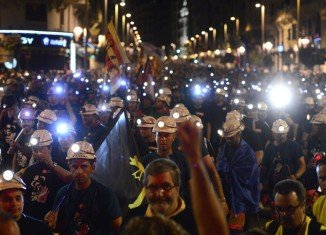 Spanish coal miners came to march in Madrid with helmets on their heads and the worried look of men with no future on their faces