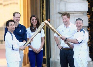 The Olympic torch has been welcomed to Buckingham Palace by members of the royal family, including Princes William and Harry and the Duchess of Cambridge