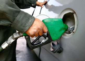 US consumers are facing higher gasoline prices at the pump as wholesalers sell crude oil onto them at rising prices