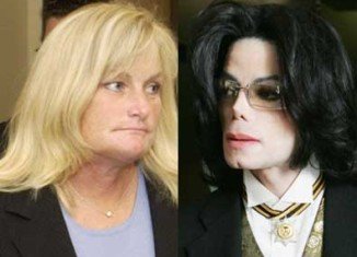 Debbie Rowe, the mother of Michael Jackson’s two older children, Prince and Paris, has warned she will demand custody if the civil war in the Jackson family isn’t resolved