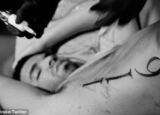 Drake revealed a second tattoo that he has had done in honour of Aaliyah