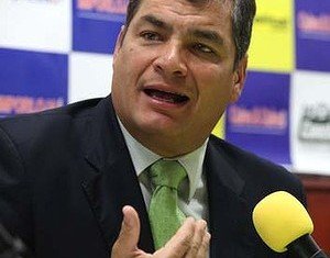 Ecuadorean President Rafael Correa has said the UK would be committing diplomatic suicide if it tried to enter his country's embassy in London