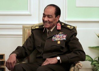 President Mohammed Mursi has ordered the retirement of the powerful head of the country's armed forces, Field Marshal Mohamad Hussein Tantawi
