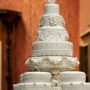Kate and William wedding cake goes up for auction
