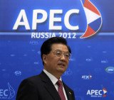 President Hu Jintao has promised to maintain economic growth to support a global recovery, at the start of APEC summit in Vladivostok