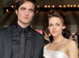 Robert Pattinson and Kristen Stewart have reportedly decided to give their romance another shot