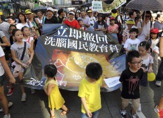 The Hong Kong government has decided to back down over plans to make schoolchildren take Chinese patriotism classes, after weeks of protests