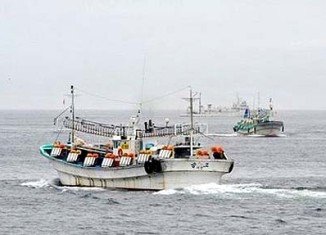 The South Korean navy has fired warning shots at North Korean fishing boats that crossed disputed borders in the Yellow Sea