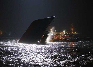 A rescue operation is continuing for passengers still missing five hours after a boat half-sank following Monday night's collision near Lamma island