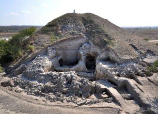 Bulgarian archaeologists say that have uncovered the oldest prehistoric town found to date in Europe