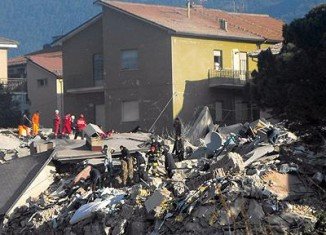 Six Italian scientists and an ex-government official have been sentenced to six years in prison over the 2009 deadly earthquake in L'Aquila