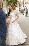 Angelina Jolie has reportedly chosen L'Wren Scott to create the dress for her wedding to Brad Pitt