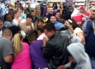 Black Friday 2012 fights at Wal-Mart over headphones