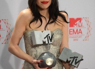 Carly Rae Jepsen picked up two awards at MTV EMA’s 2012 for Best Song and Best Push