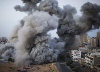 Egypt’s President Mohammed Mursi, who is leading mediation efforts between Hamas and Israel, says he expects Israeli forces to end air strikes on Gaza later on Tuesday